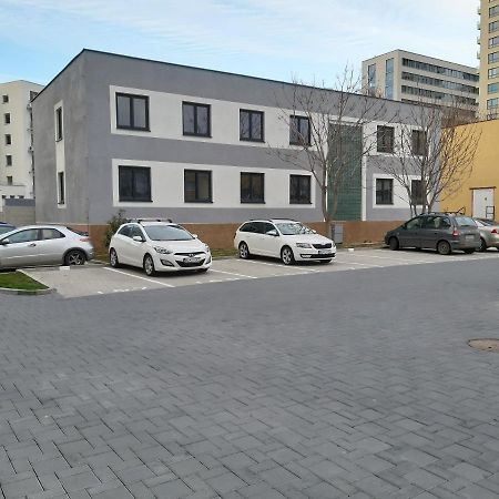 Appartamento Living Bratislava & Bus Station & Mlynske Nivy Esterno foto