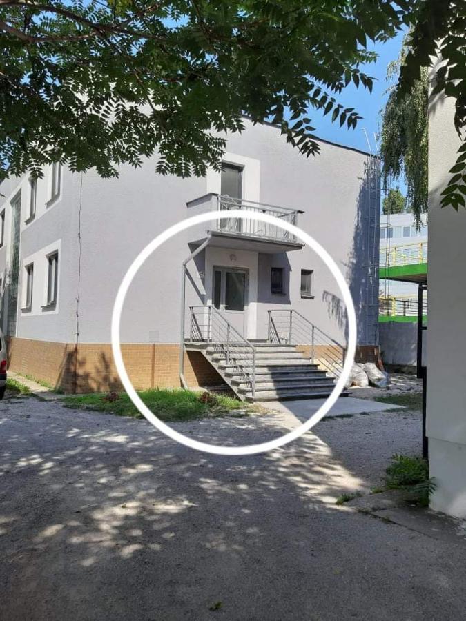 Appartamento Living Bratislava & Bus Station & Mlynske Nivy Esterno foto